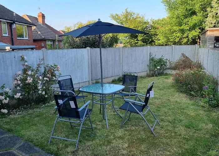 Cosy 3 Bed With Parking- Family And Contractors