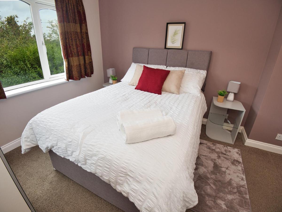 Cosy 3 Bed With Parking- Family And Contractors Holiday home