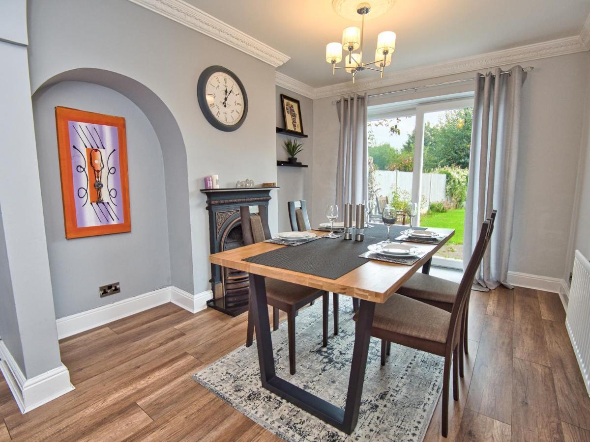 Сasa de vacaciones Cosy 3 Bed With Parking- Family And Contractors