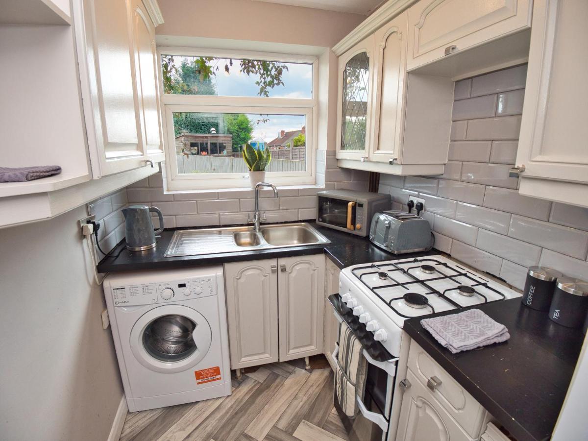 Cosy 3 Bed With Parking- Family And Contractors * Birmingam