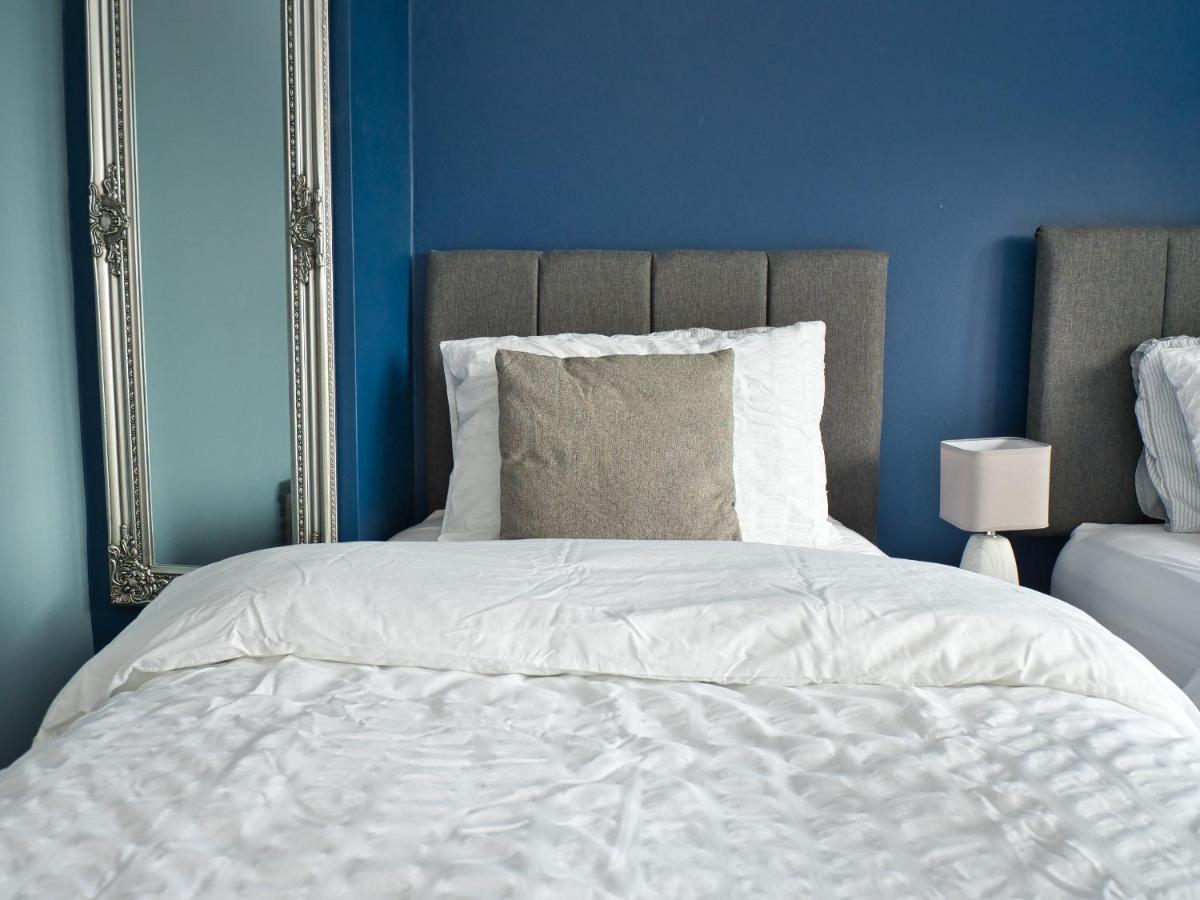 Cosy 3 Bed With Parking- Family And Contractors Сasa de vacaciones