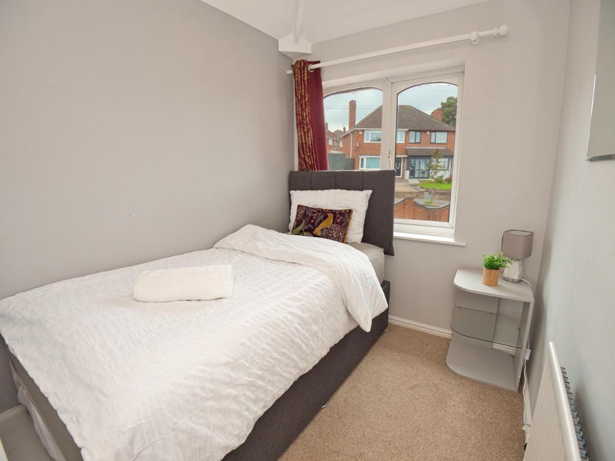 Сasa de vacaciones Cosy 3 Bed With Parking- Family And Contractors Birmingam