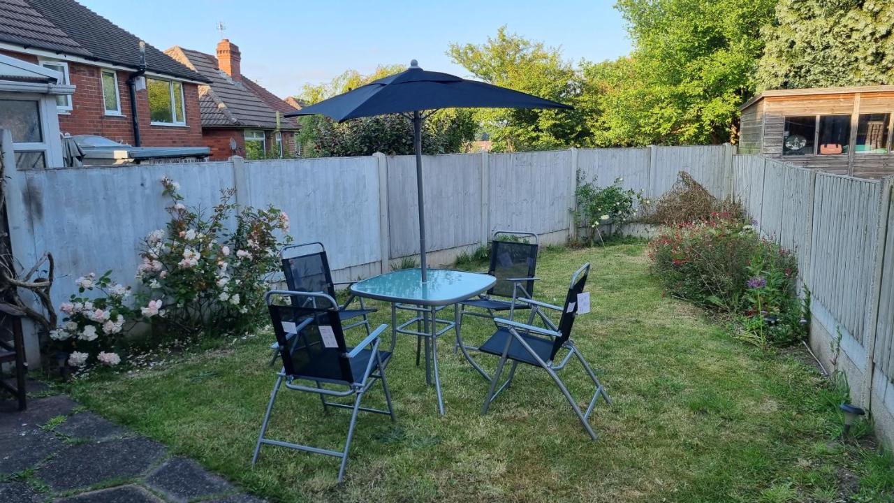 Сasa de vacaciones Cosy 3 Bed With Parking- Family And Contractors *